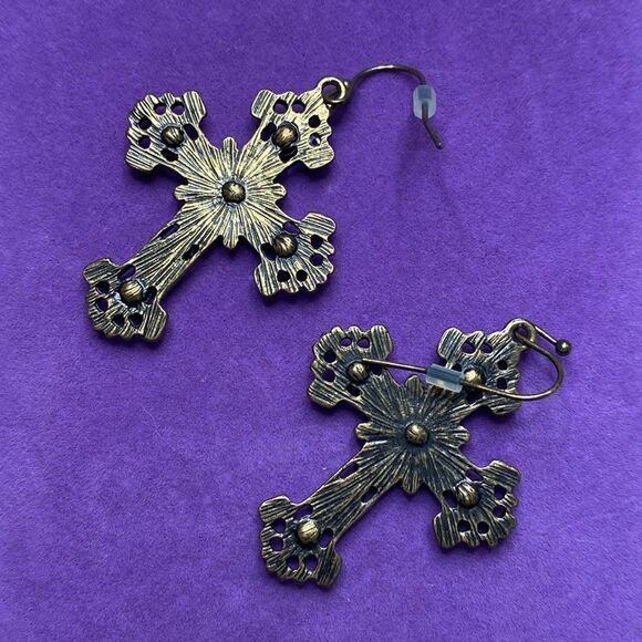 💛 Classic Gothic Crystal Black Cross Earrings - Picture 4 of 4